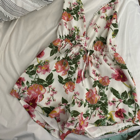 Floral deep V backless romper - Picture 3 of 3